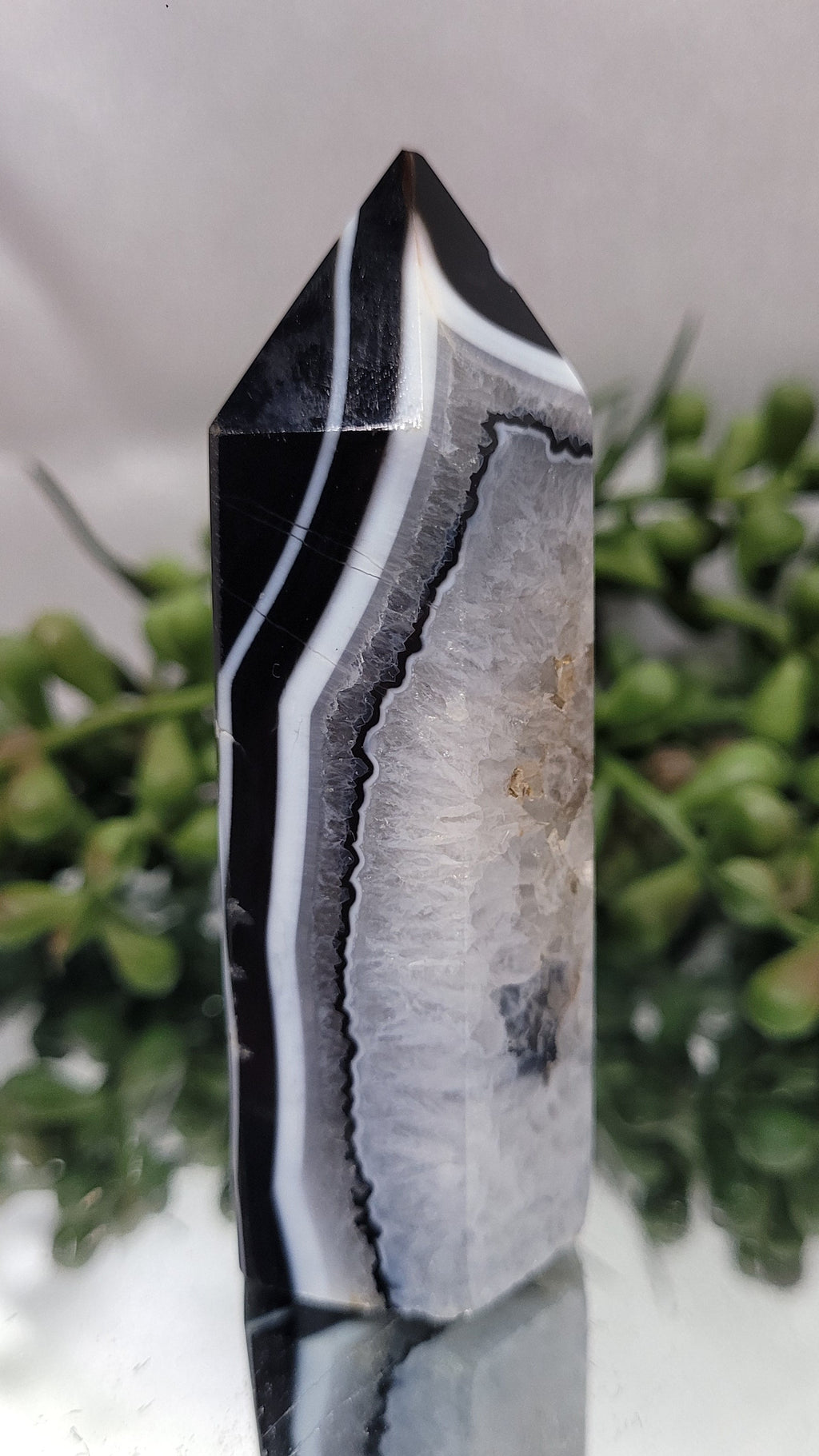Druzy Agate Tower | Black & White Banded Agate Point | 78mm