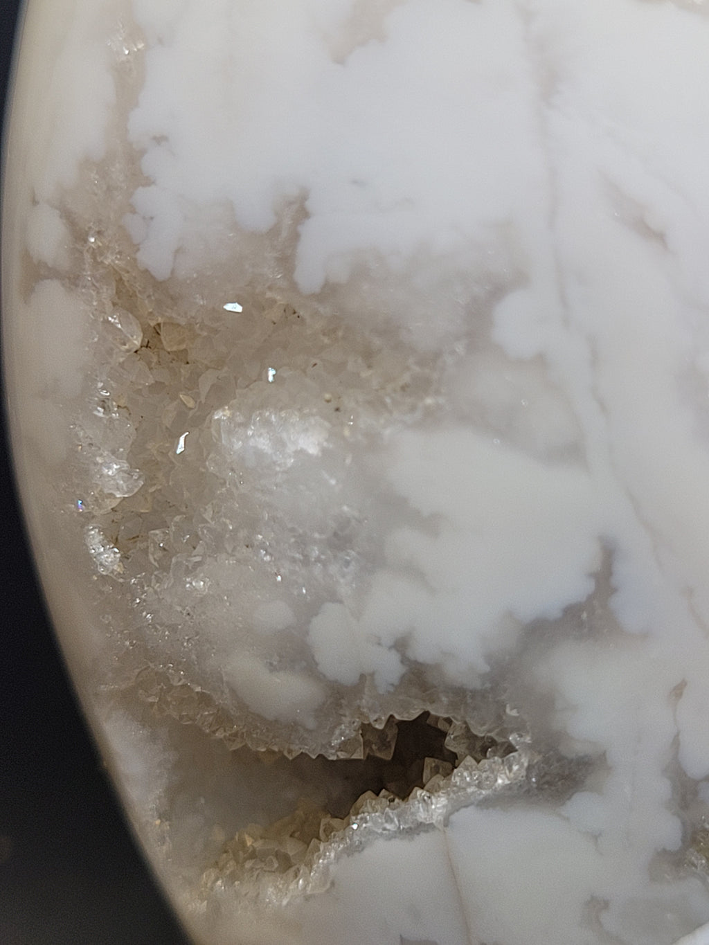 White Plume Agate Freeform • Multiple Druzy Pockets
