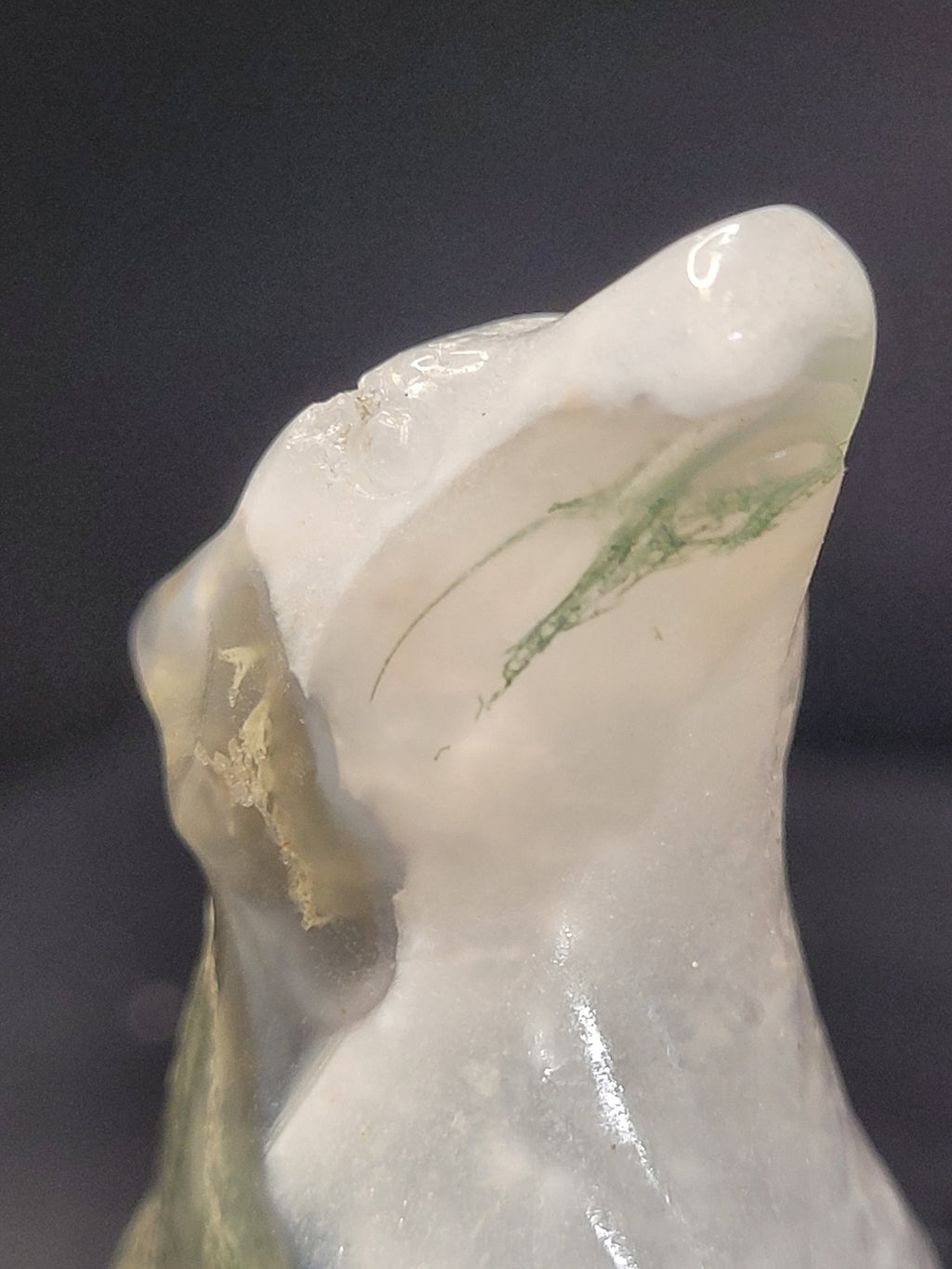 Moss Agate Howling Wolf Carving