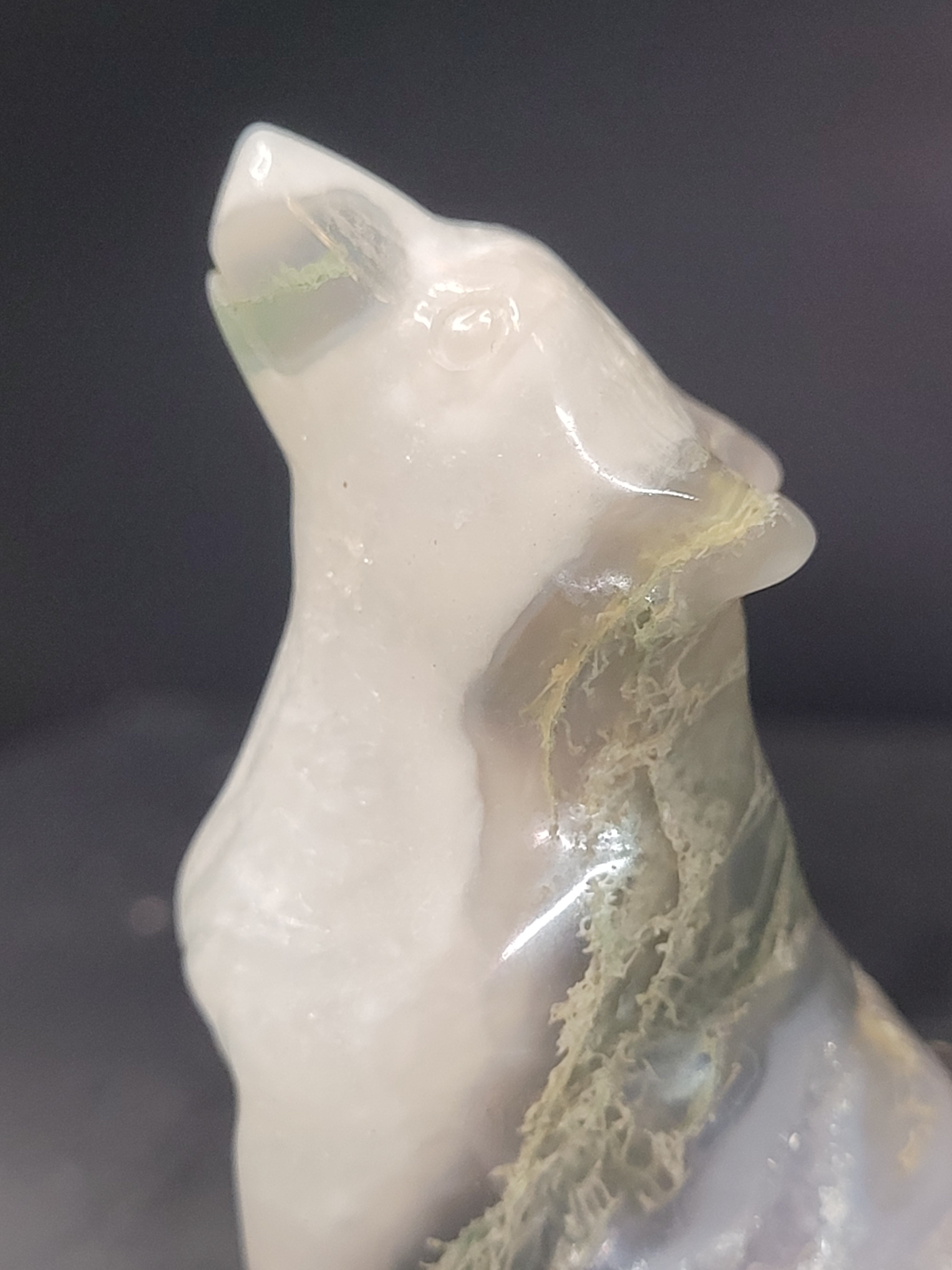 Moss Agate Howling Wolf Carving