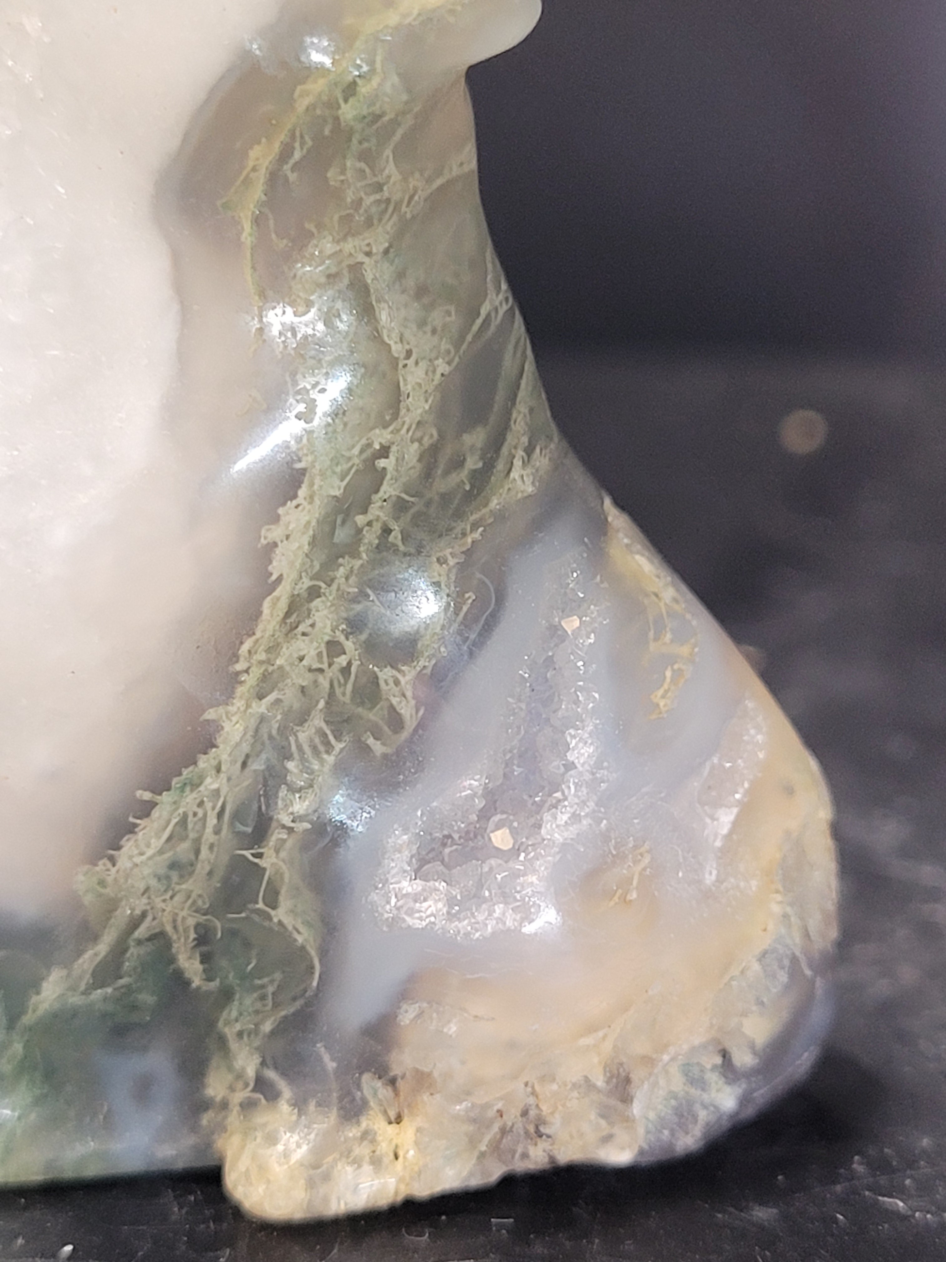 Moss Agate Howling Wolf Carving